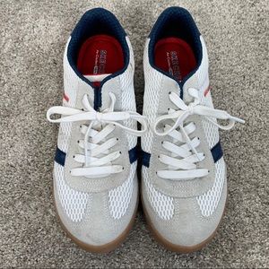 Sketchers Tennis Shoes
